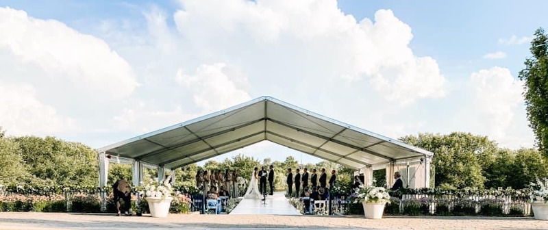 clear span structure for a beautiful oudoor ceremony
