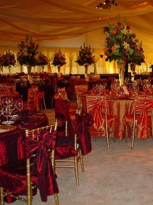Image of wedding tent set at Omaha Country Club in Omaha, Ne